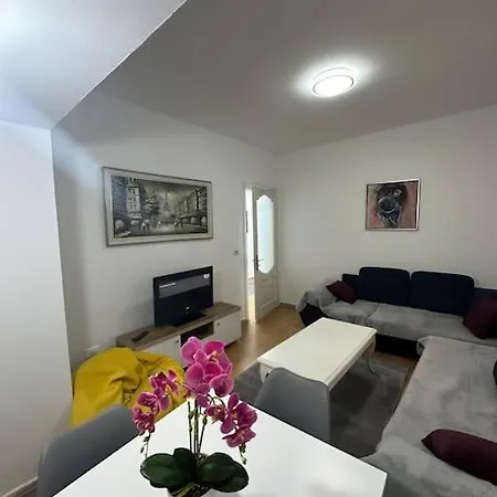 Apartment The Urbanite